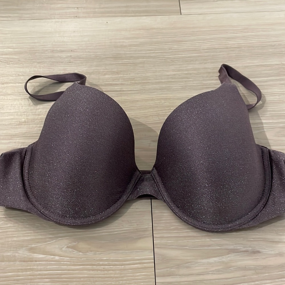 LAST CHANCE 🛍️ Victorias Secret T-shirt Lightly lined semi bra 36c